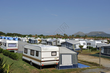 在西班牙露营的帐篷露图片