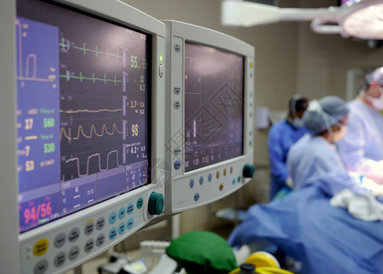 医院手术室和心脏监护仪图片