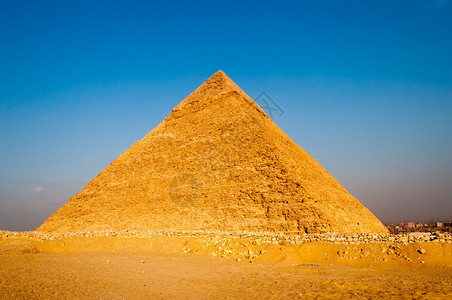 开罗吉萨高原的埃及金字塔图片