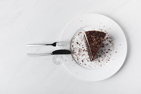 巧克力蛋糕的顶端视图背景图片