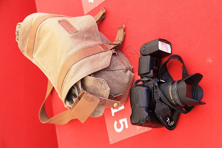 第23届上海国际电影节带相机的包背景