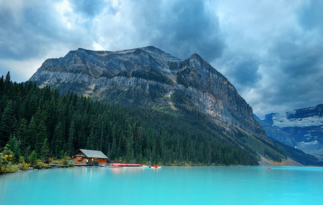 加拿大Banff公园的LakeLouise湖图片