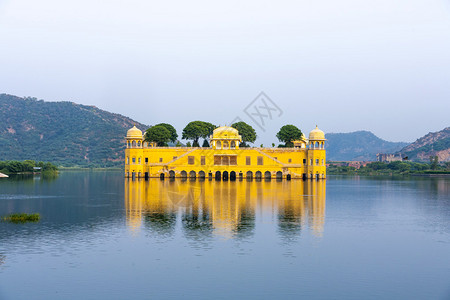 曼萨加尔湖的水宫JalMahal印度拉贾斯坦邦斋浦尔18世纪宫殿Dzhal背景图片