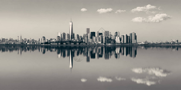曼哈顿市中心天线与城市摩天大楼图片