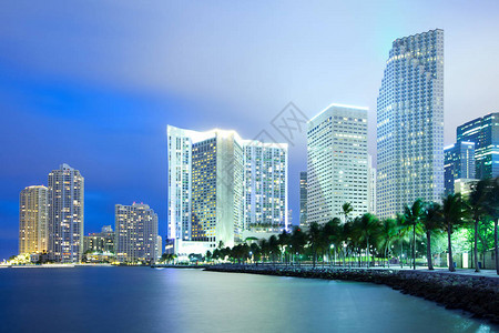 市中心的天线和佛罗里达州迈阿密Bricke图片