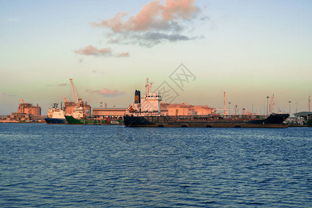 海上石油和天然气工业港口船舶图片