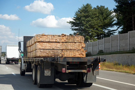 卡车工业带木材货图片