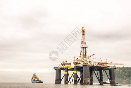关于苏格兰近海石油钻图片