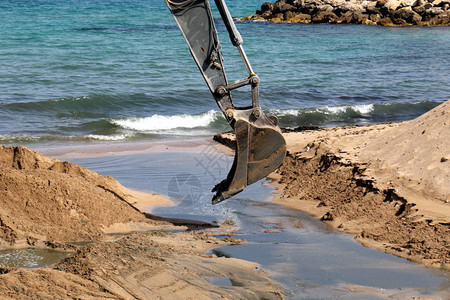 地中海沿岸正在挖掘沙滩一艘大型背景图片
