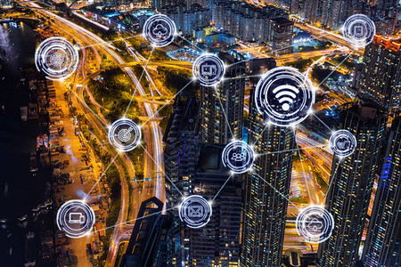 智能城市物联网技术无线通信连接香港城市景观顶景与夜间交通挪威商图片