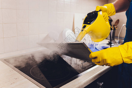 专业清洁专业人员清洁工清洗厨房具头巾的网目图片