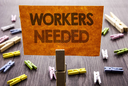 显示需要工人的手写文本符号搜索职业资源员工失业问题的商业概念写粘纸图片