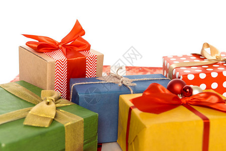 彩色圣诞礼品盒白色隔离背景图片