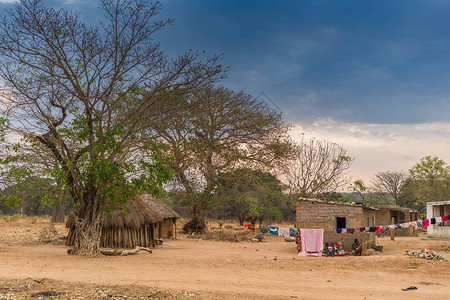非洲小村庄有安哥拉的Inbon图片