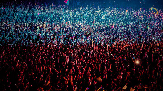 音乐会上的人群夏季音乐节背景图片