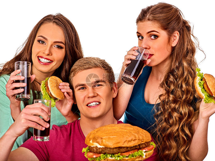 人们手中的火腿汉堡快餐快餐概念男人和两个女人在宴会上喝玻璃可乐女孩图片
