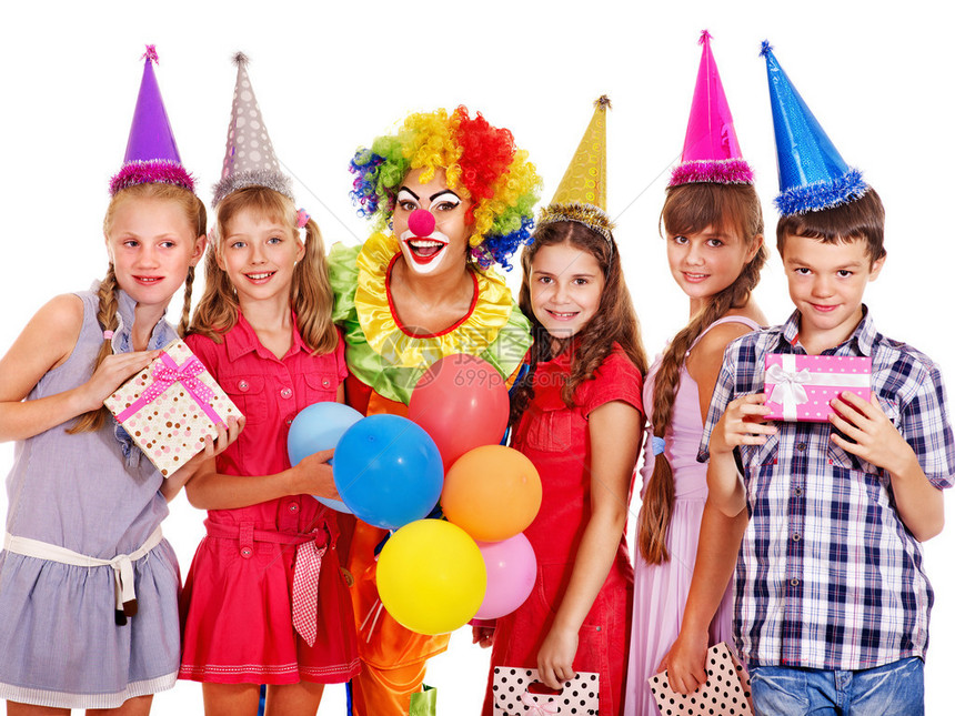 和小丑一起参加生日派对的青少年团图片