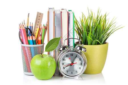 学校和办公用品记事本彩色铅笔花闹钟和苹果在白图片