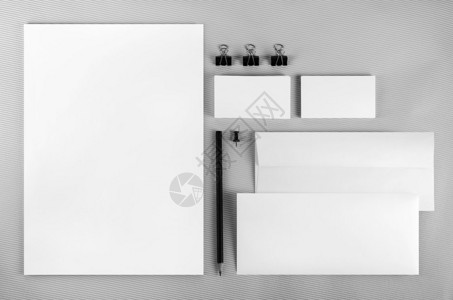 灰色背景上的空白品牌身份集企业身份模板用于设计演示文稿和组合图片
