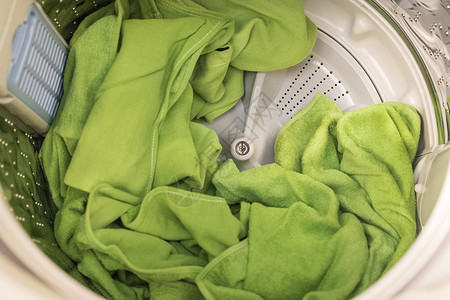 洗衣机里的毛巾图片