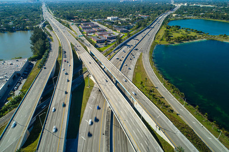 高速公路交汇图片