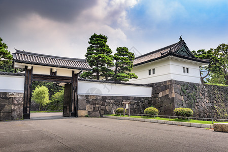 通往日本皇宫花园的大门图片