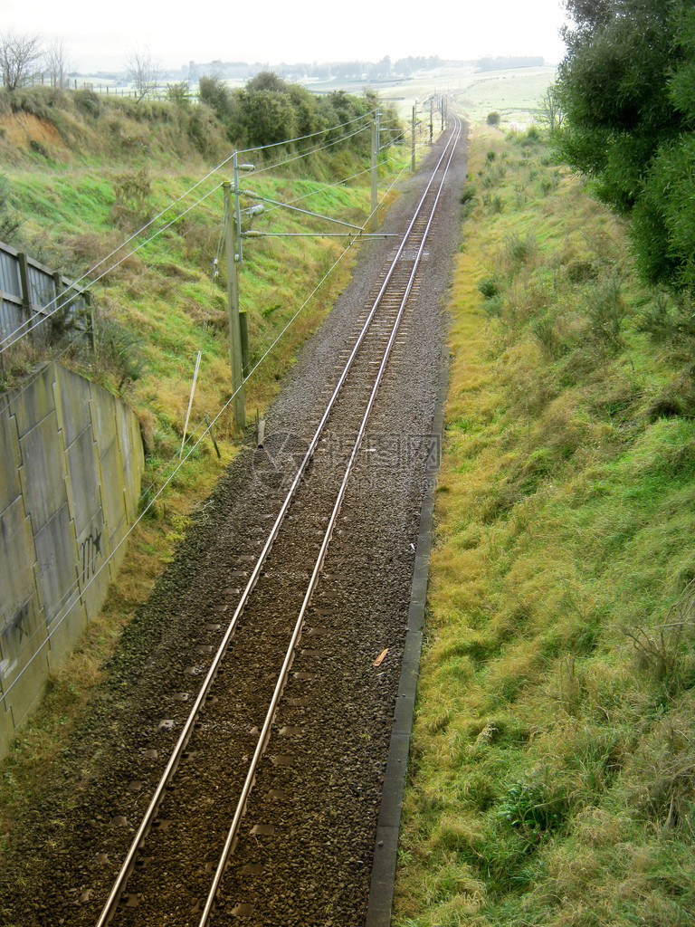 铁路轨道和电力线图片