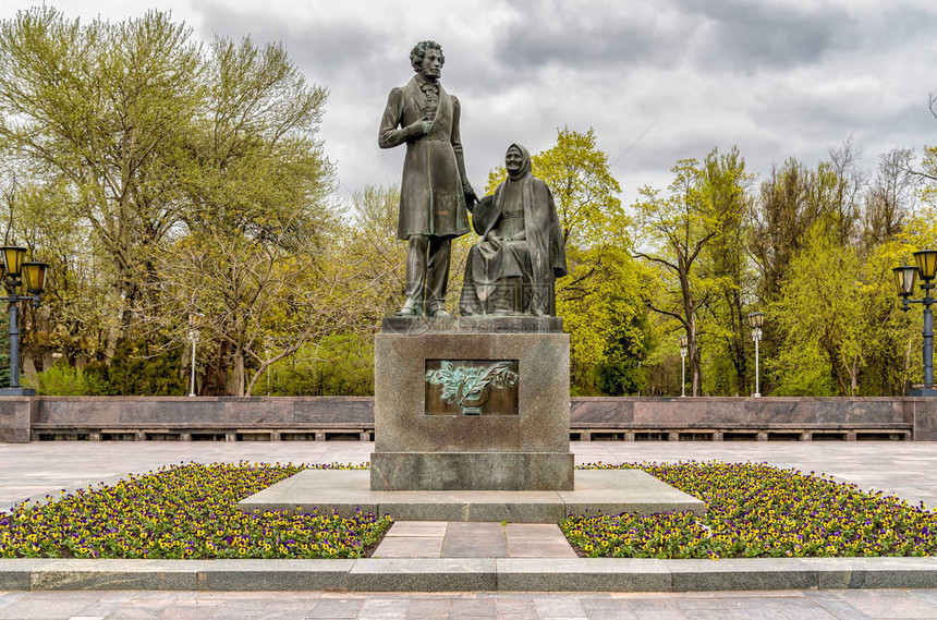 俄罗斯诗人亚历山大普希金和他的保姆ArinaRodionovna在俄罗斯普科夫图片
