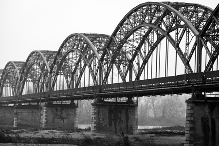 波河上的Gerola铁桥图片