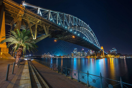 悉尼澳大利亚与海港大桥在晚上的图片