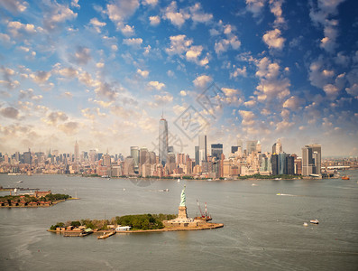 纽约天线与自由女神像图片