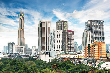 曼谷大都市在阳光明图片