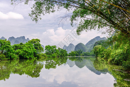 桂林广西喀斯特山脉图片