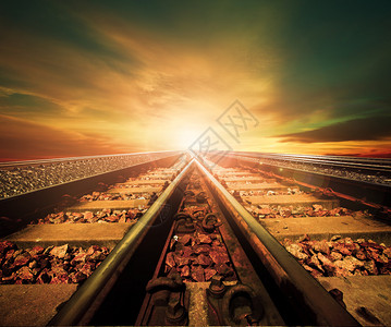 火车站铁路轨道的交界处与夕阳的美丽光线用于陆路运输和物流行业背景背景图片