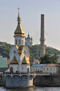 乌克兰基辅水教堂和圣安德鲁教堂的圣尼古拉斯Wonde图片
