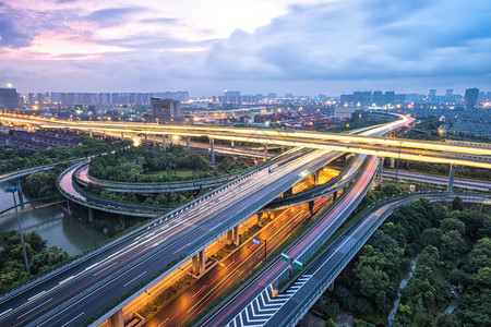 黄昏的杭州路口图片