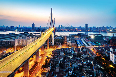 早晨的杨浦大桥过黄浦江上海图片