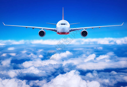 云中的客机背景图片