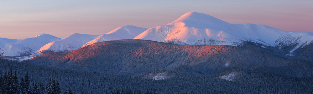 冬季风景山地全景图片