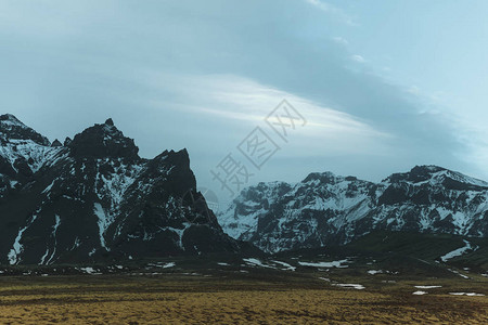冰雪覆盖的岩石山脉Jokulsarlo图片