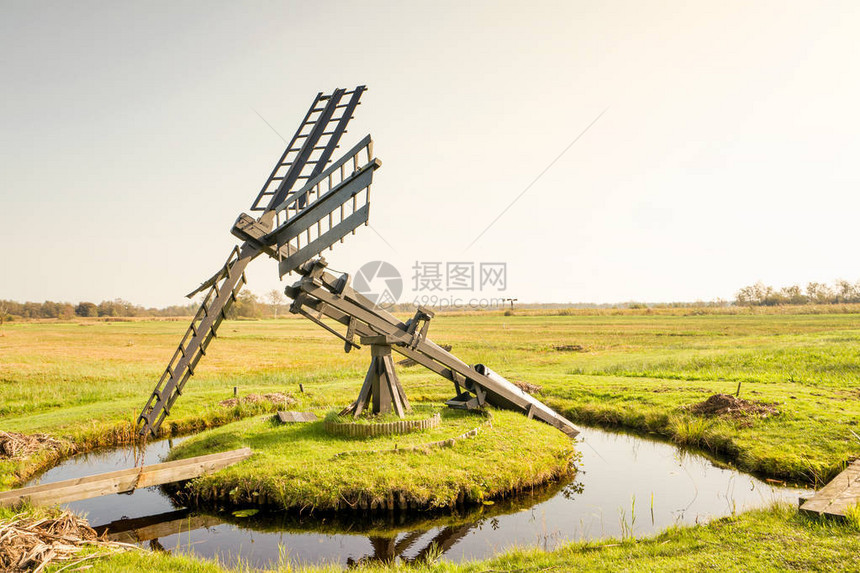 Paltjasker风车在荷兰弗赖斯图片