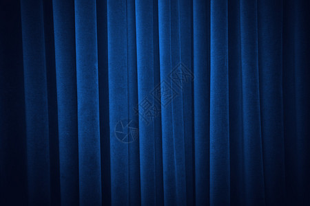 蓝色窗帘逐渐变暗图片