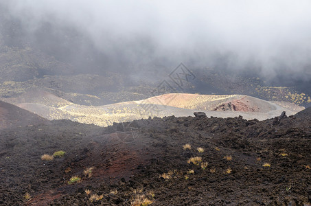 位于意大利西里岛东海岸的一座活跃的成层火山埃特纳火山南翼图片