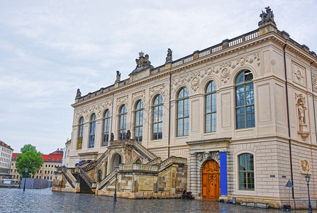 德国累斯顿约翰内姆交通博物馆Neumarkt是德累斯顿市中心的一图片