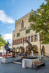 瓦杜兹市政厅的雕塑图片