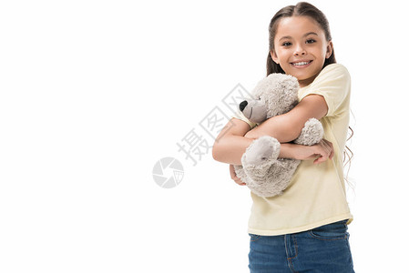 可爱笑的孩子抱着泰迪熊的肖像图片