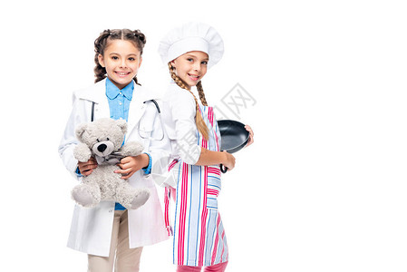 身着医生和厨师服装的学童站在白色外套和围裙上图片