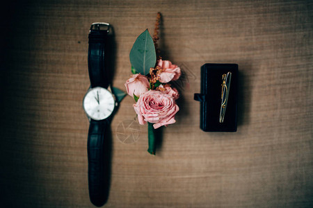 婚礼细节手表袖口装饰花图片