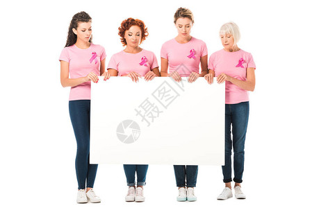 穿粉色衣服宣传关注癌症的女性背景图片