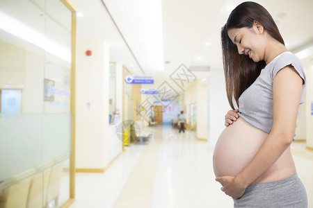 孕妇来医院看医生图片